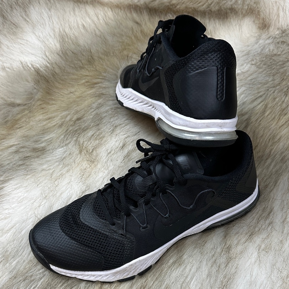 Nike Men's Black & White Training Athletic Sneakers Size 11